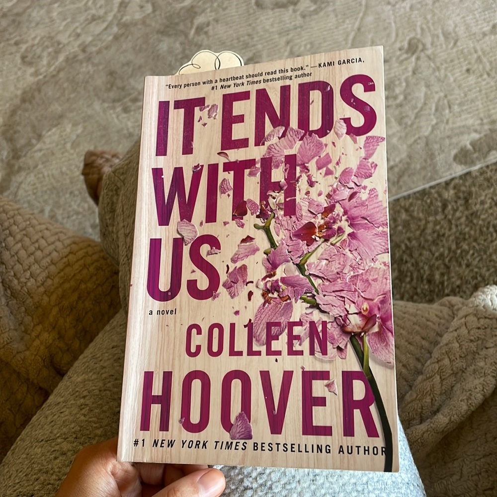 Colleen Hoover “IT ENDS WITH US” novel